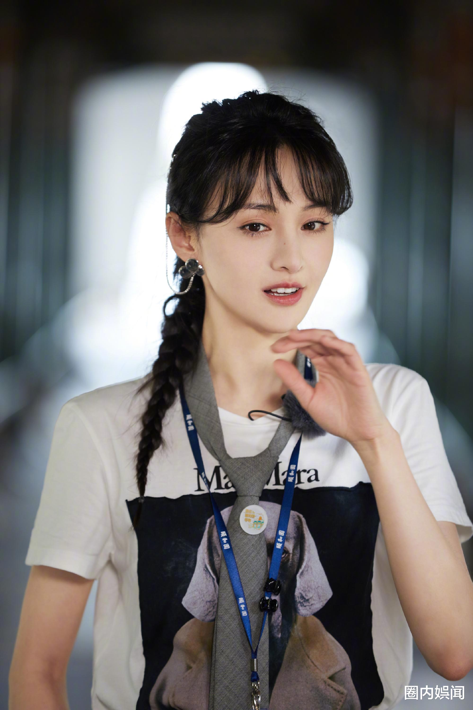 郑爽|绝了！郑爽被曝即将召开退圈发布会，卫视官方力挺都是有原因的？