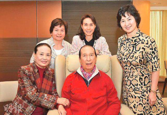 「何鸿燊」何鸿燊一夫四妻没有犯法吗?他遵循的是清朝律例