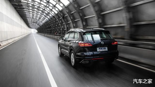 大众途锐|与Q7、卡宴同平台，它却便宜好几十万，百公里9个多油，太香了！