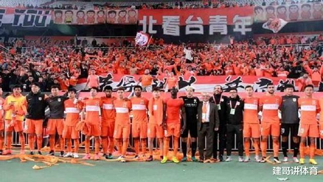 青岛市▲黄海战鲁能,青岛球迷按奈不住喊话:给鲁能点面子!引来争议一片
