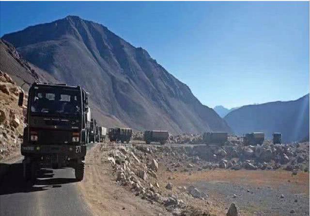 [印度]印军日夜增兵，帐篷布满河谷，压断大桥车毁人亡，紧急向美俄求助