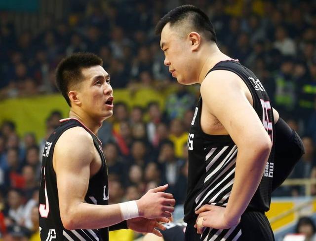 [韩德君]减肥有多重要？CBA复赛后这三人打疯了，瘦下来的韩德君堪称野兽