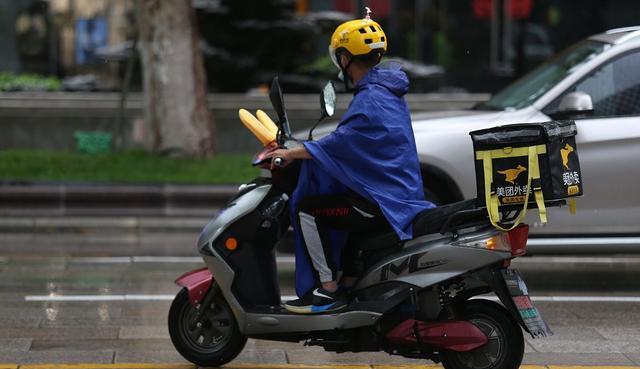 蚂蚁蝈蝈 外卖员深夜送餐吵醒保安被打死，底层的劳动者，穷人何苦为难穷人
