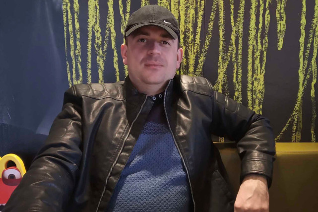 英国英鸟 悲剧！乌克兰美女带儿女见网恋男友，对方竟勃然大怒生生砸死俩娃