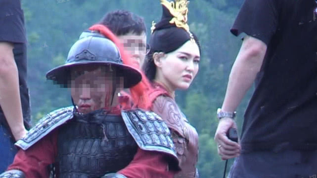 #张艺谋#唐嫣宣布将正式复工,透露为何消失那么久,“龙凤胎”成最大焦点