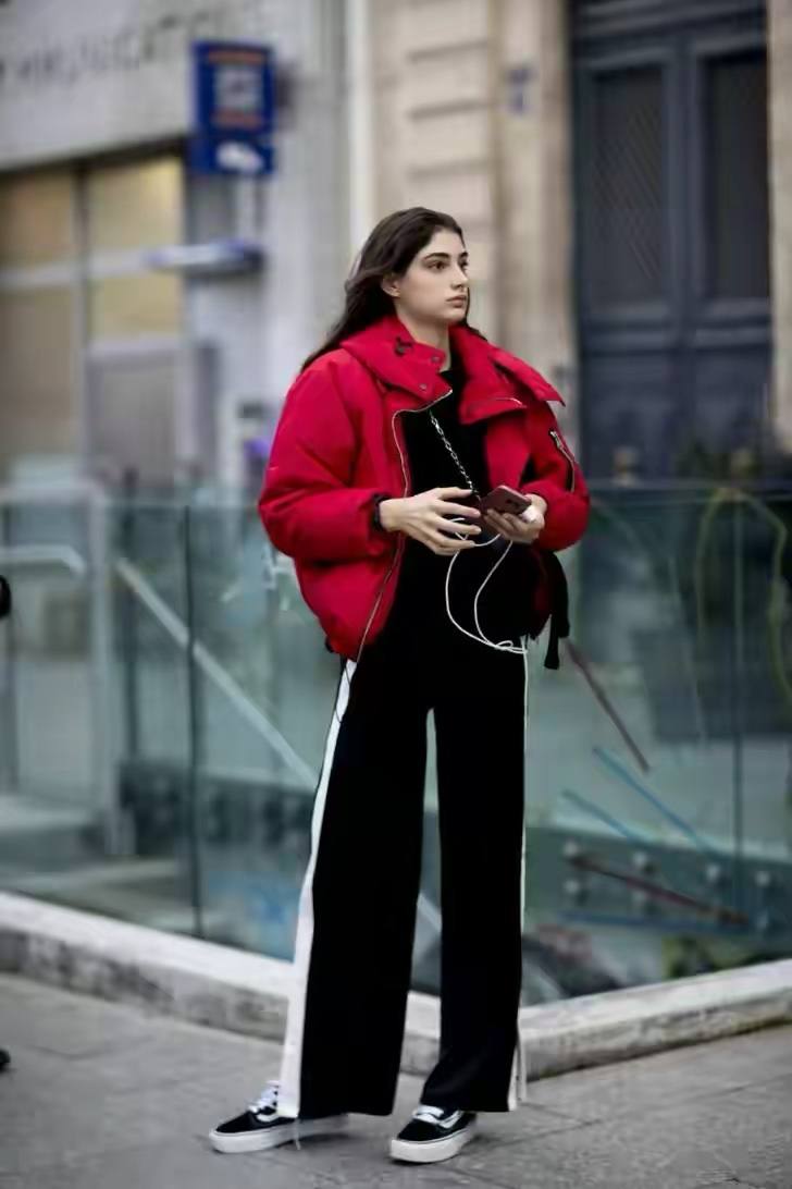 刘敏涛|真服了刘敏涛，那么短的头发还冲头扎个小啾啾，45岁素颜也显嫩