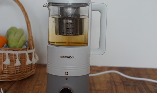 食材|秋冬进补，多喝这杯养生汤，四种食材煮一壶，手脚暖和睡得香