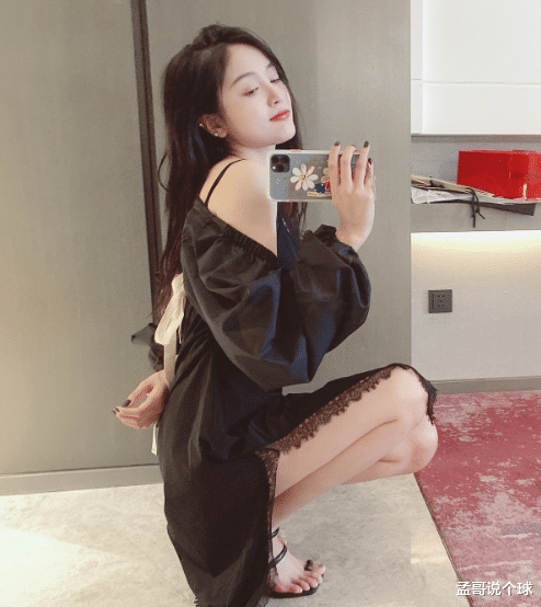 吴宣仪@有种不敢信叫吴宣仪的美甲，颜色看着又脏又土，一般人驾驭不了