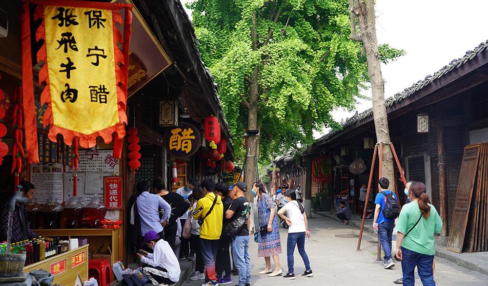 金顶▲五一小长假第一天,阆中古城游客稀少,住宿实惠,每天不到100元