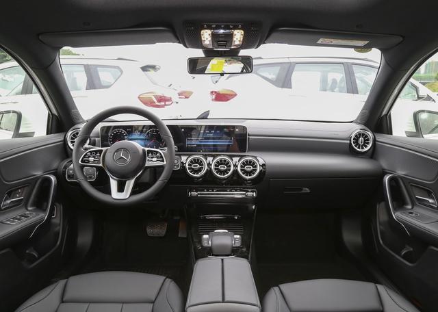 奔驰|奔驰也放下尊严！从23.28万下探至14.12万，网友：快、准、狠