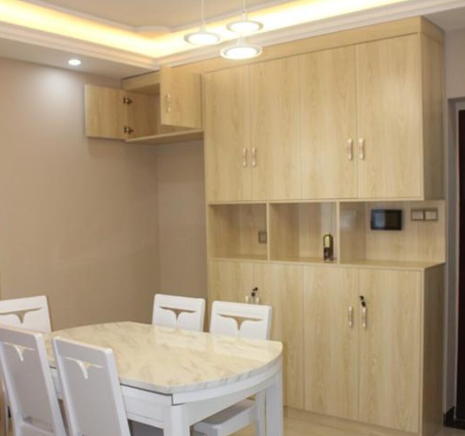 『』老公不按常理出牌，非要在客厅砌“半堵墙”，完工后才知有远见！