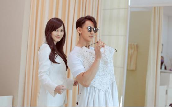 【吴尊】吴尊老婆可以出道了！中式凤冠霞帔美炸了，结婚16年终于拍婚纱照