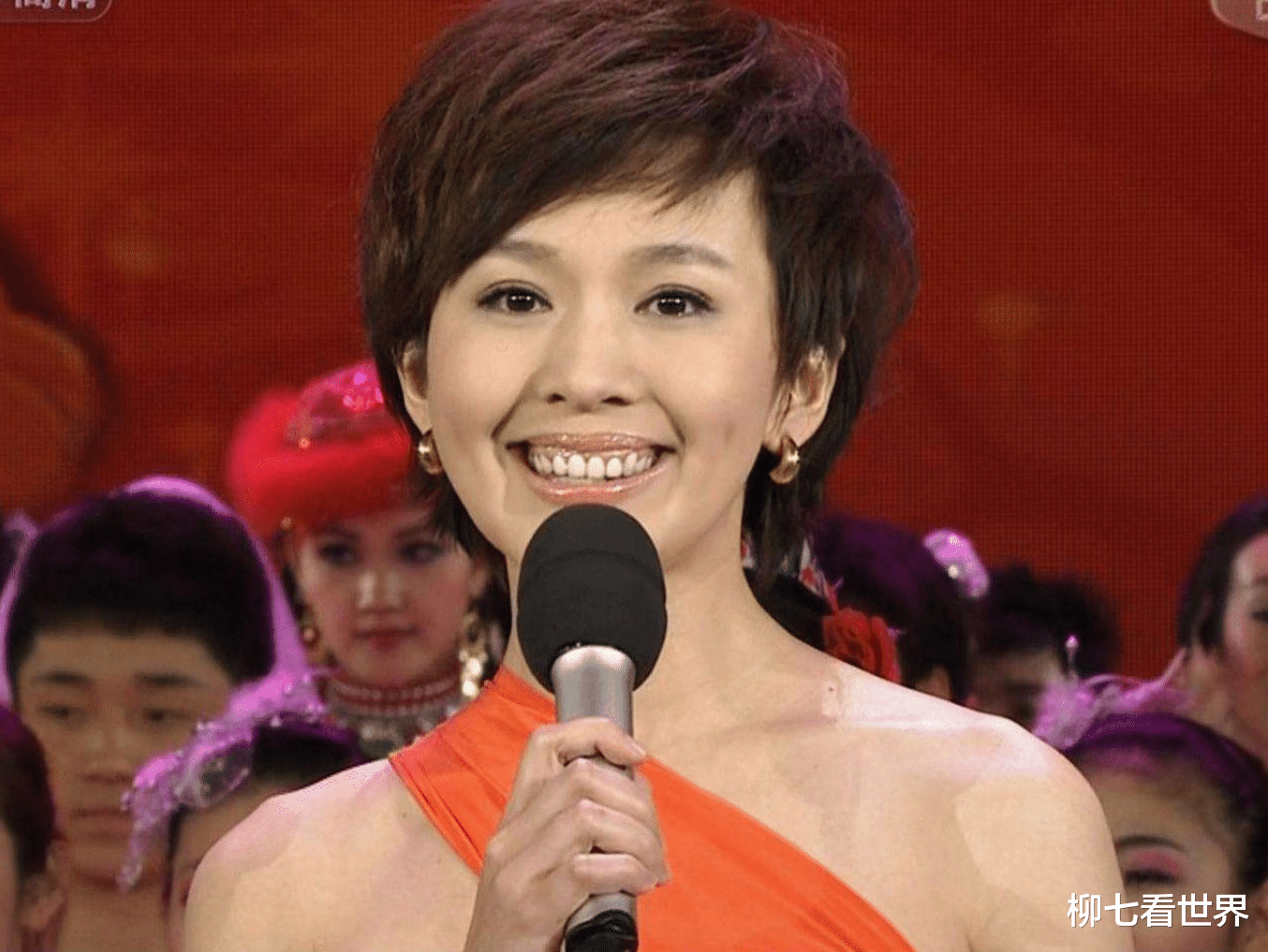 高校|她是文科状元，放弃北大去读211高校，成为当红主持人却单身