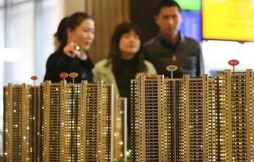 花光了积蓄买了房，房子却开始不值钱，买房的人睡不着了