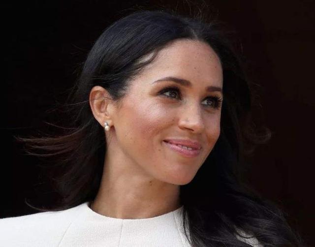 英国王室|英国女王终于怒了！收起对哈里梅根最后的仁慈，或永久驱逐梅根