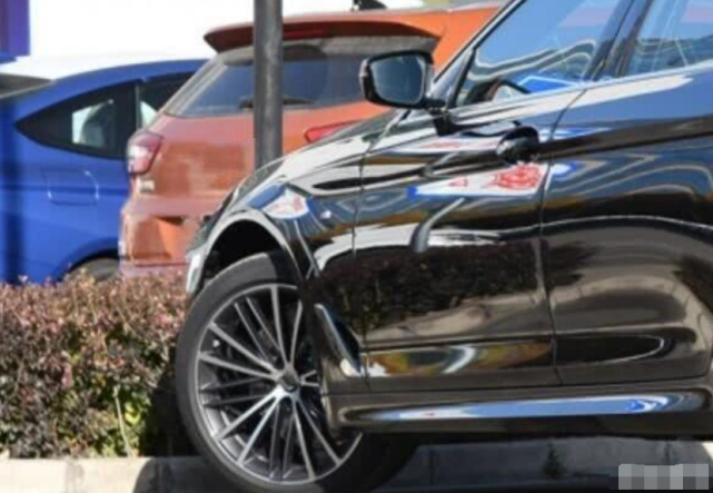 [宝马5系]去年狂甩16.4万台，开它比A6L显身份，上市16年几乎0差评真香