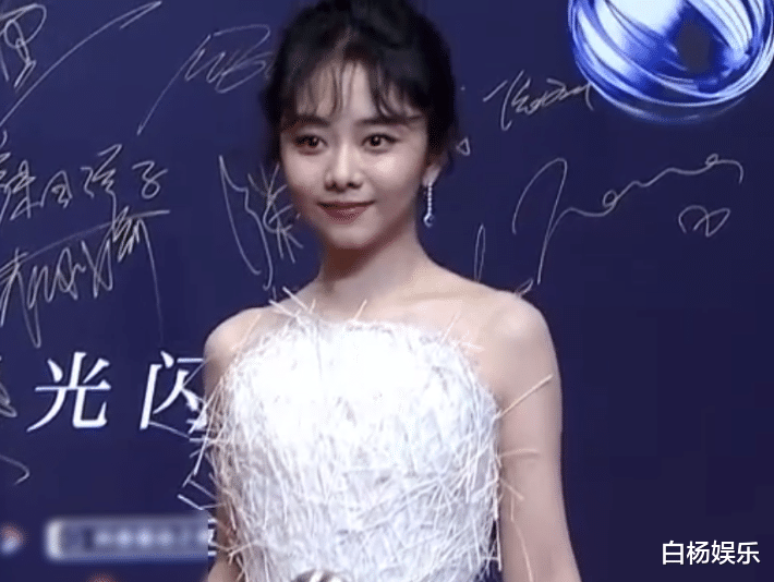 袁冰妍|“星动之夜”生图曝光：袁冰妍发际线感人，我却被戚薇雷到了