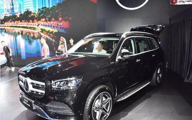 奔驰GLS▲曾梦想要一辆，超级四驱带V8声浪，重2.6吨+空气悬挂，比揽胜霸气