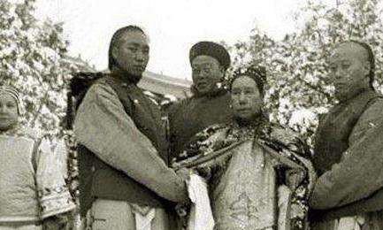 [慈禧太后]慈禧为了让自己更加舒适些，竟让太监用嘴做这件事，让人惊叹不已