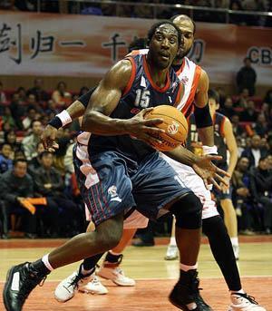 深圳男篮：他是CBA第一外援! 在CBA效力时间最长, 如今退役成深圳教练!