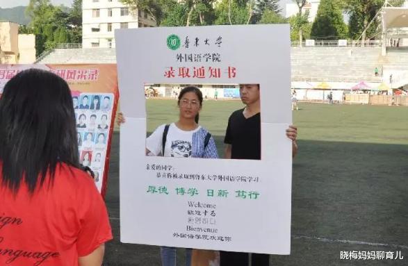 大学|大一新生开学报到,要不要带上父母?学长们哭着说出实情:真后悔