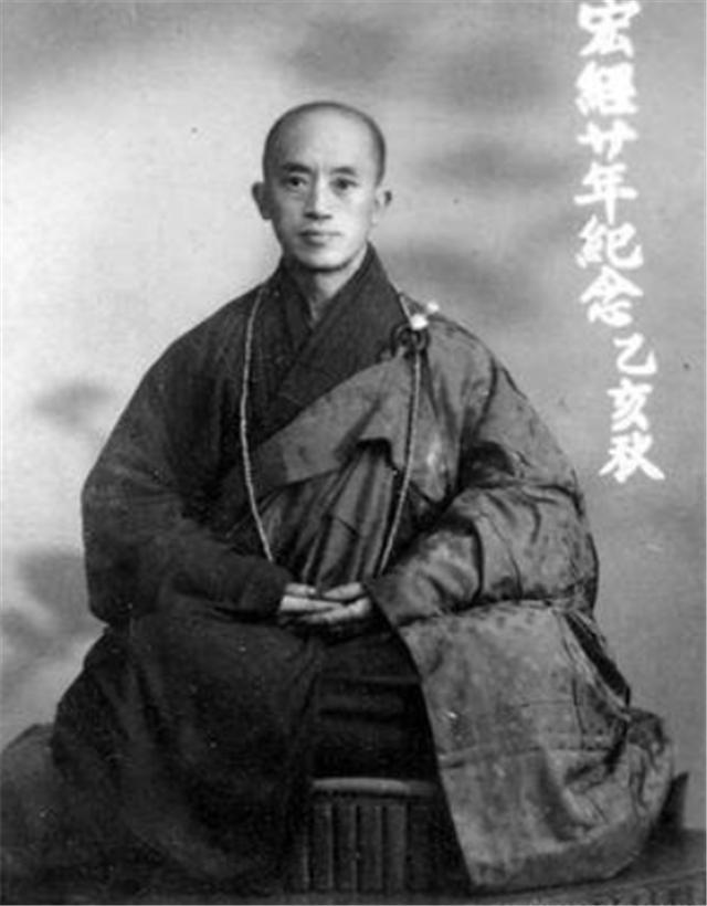 『海灯法师』海灯法师，77岁当众示范“二指禅”，一个骗了国人的少林寺高手？