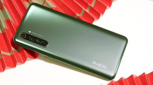 手机壁纸|从4199跌至3418，从高端市场跌至中端市场，网友：终于等到了