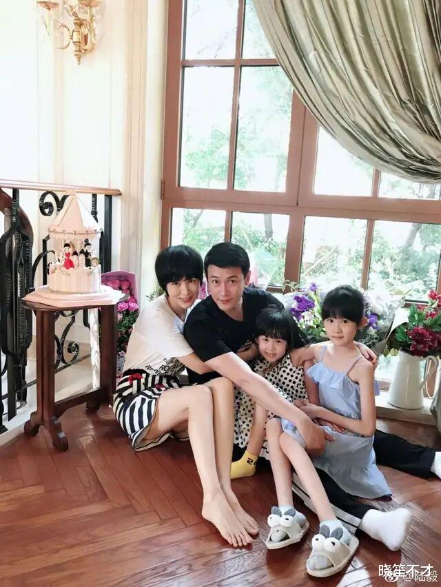 【陆毅】陆毅居然这么有钱，一个手机价值10w，老婆驾400w豪车
