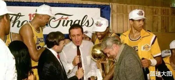 驴友|利拉德浓眉双双伤退！JR又向詹姆斯摊手了……