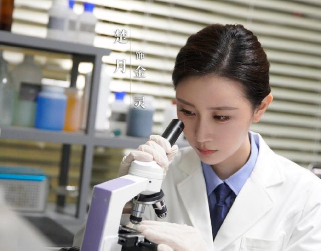 张耀|《破茧》还没播完，张耀又一新剧未播先火，女主颜值不输楚月