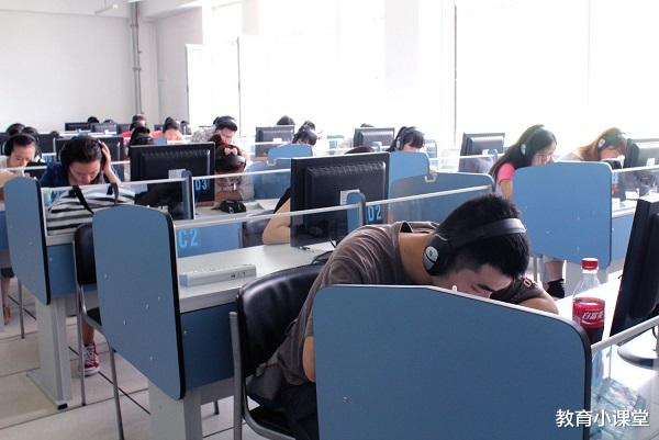 高考▲“退步”最快的4个专业,前几年公司抢着要,如今很难找到好工作