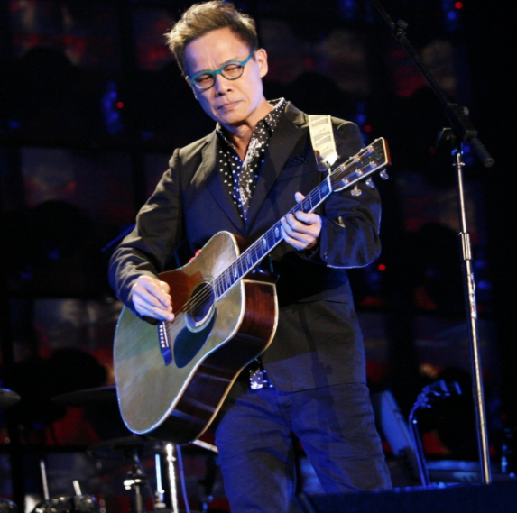 「电影」一首火了整整32年的歌曲，歌词中没有一个爱字，引发了无数人共鸣