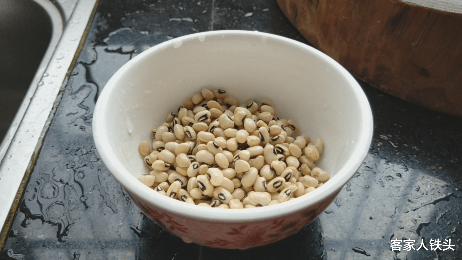 [食材]夏至过后常给家人煲这一款汤，食材做法简单，汤汁鲜甜好喝又解暑