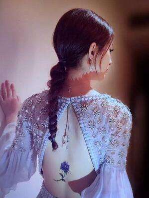 白百何|圈里女星的“纹身”, 白百何的位置亮了！网友： 这地方好“尬”!