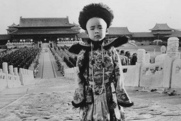 溥仪|溥仪为何没有生育能力？太监从小就让宫女对他做这些事情
