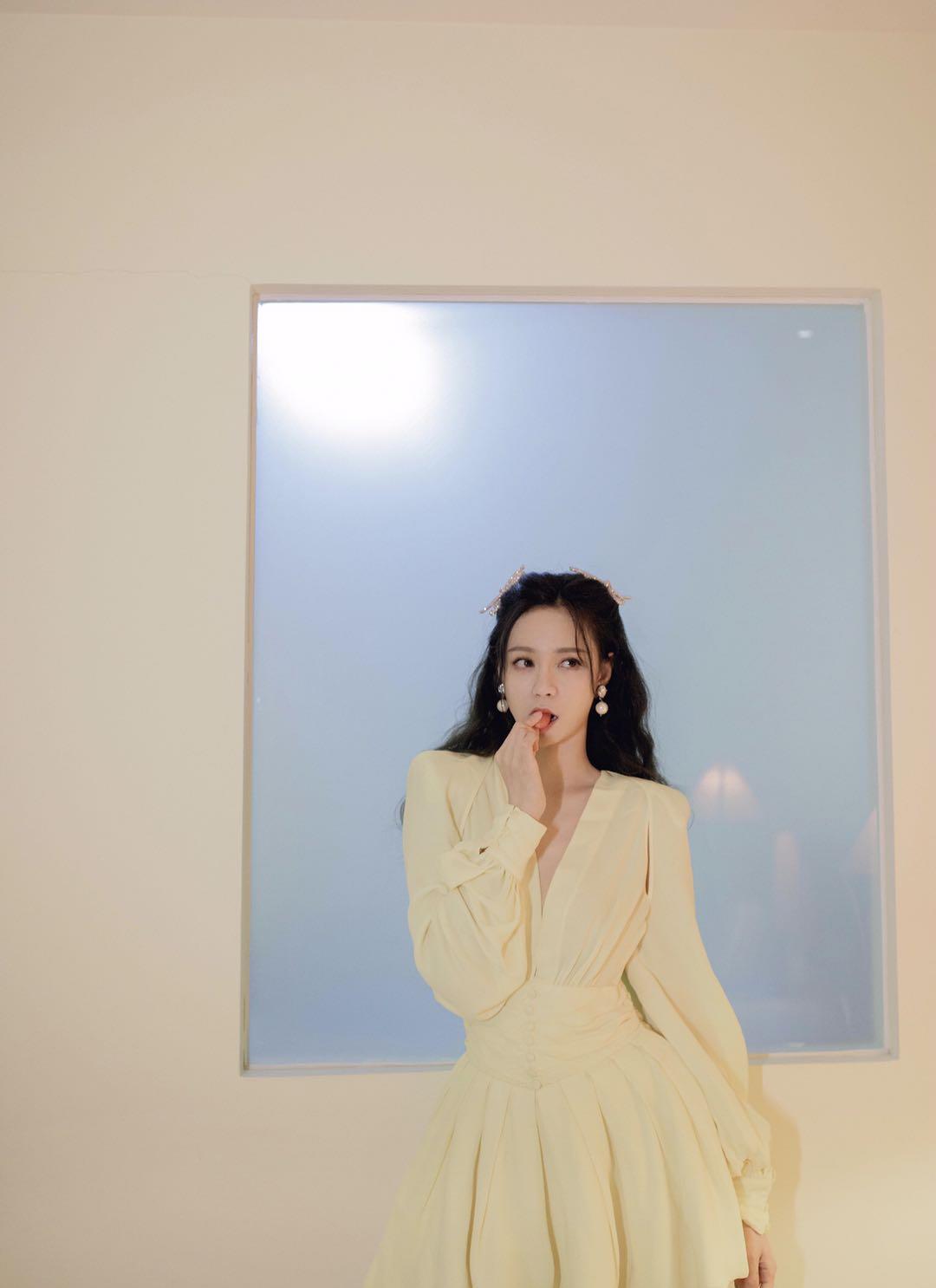 沈梦辰|沈梦辰画风变了，一袭黄色调连衣裙，特可爱
