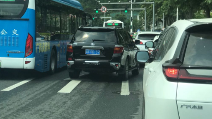 邓炳强■珠海大道数百车没走这条车道吃罚单！无人机、隐形战车轮番抓拍！行动……