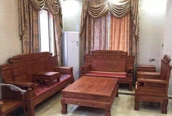 |装修百万的红木家具，媳妇却不肯入住，觉得房子像“墓地”