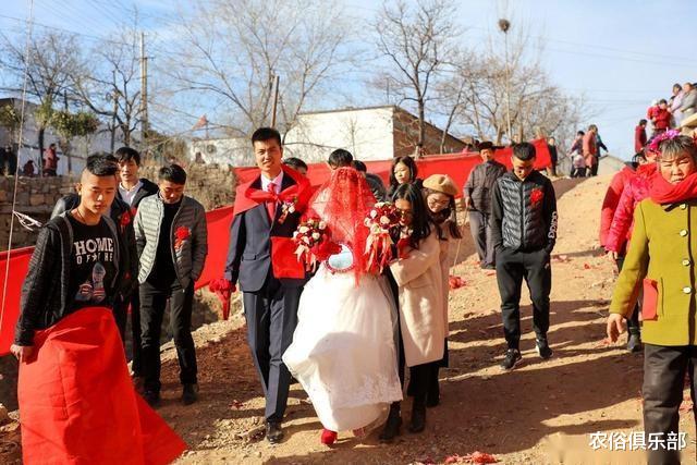 农俗俱乐部|存钱养老，还是花钱给儿子娶媳妇儿延续香火？农村父母该考虑清楚