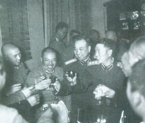 邓华|他是四野第一上将，指挥过百万大军，晚年错失指挥自卫反击战机会