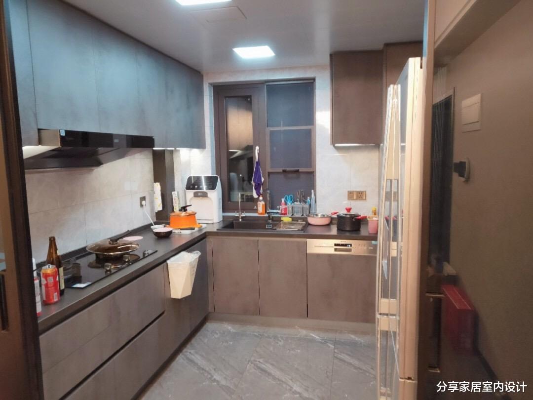 「」辛苦一年终于入住新房，效果非常满意，冰箱放在厨房太机智了！