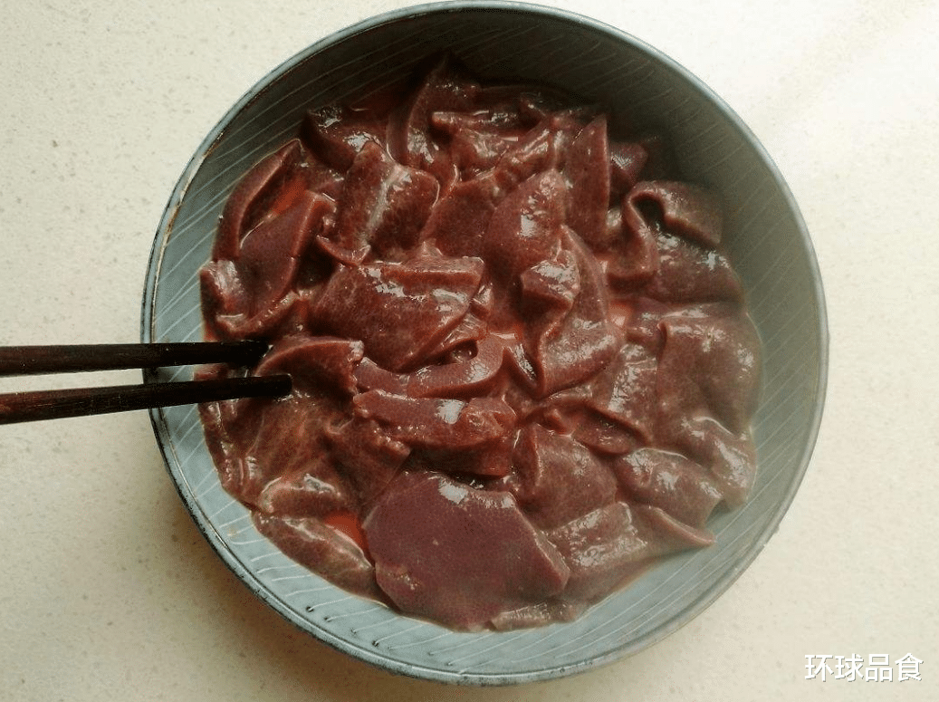 猪肝|最补血的不是阿胶,记得要多吃它,补血养血,脸色更红润