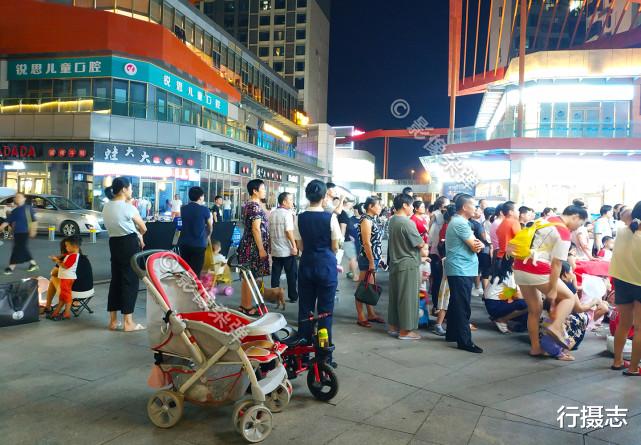 长沙|长沙街头市民围得水泄不通，里三层外三层，挤进去一看好“怀念”