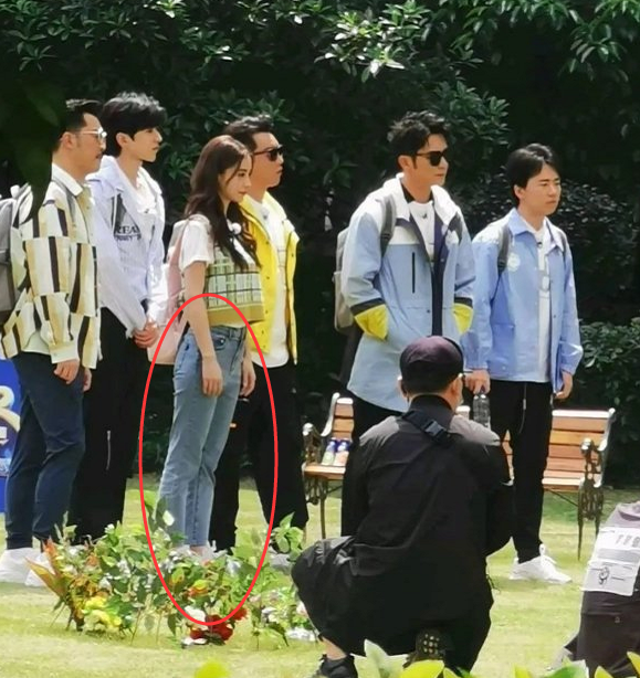 「奔跑吧兄弟」有种“塑料兄弟情”叫跑男集体春游,大家都穿黑裤子,就不告诉baby