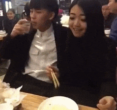 |带女朋友出来钓鱼,但我根本不能集中精神,哈哈哈...估计今天一无所获