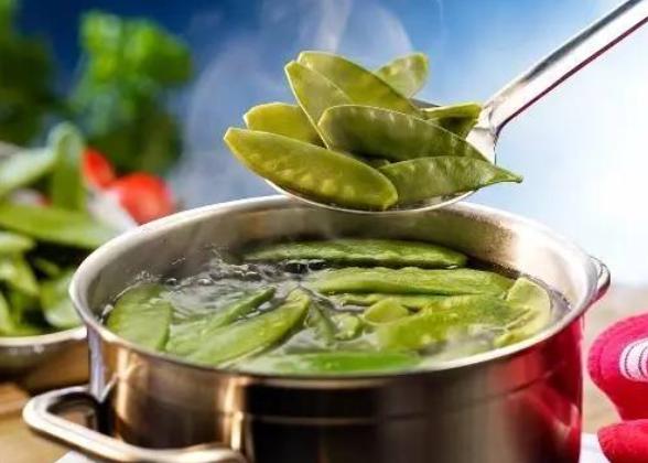 食材|吃这4类食物必须要焯水,为了家人的健康,再懒也不能省这1步