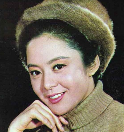 邵氏|邵氏女星双手持斧砍死母亲 63岁孤独离世 曾大喊“谁能够救救我”