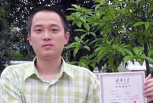 复旦大学:高考钉子户张非,参加四次高考,集全了清华北大复旦的录取通知书