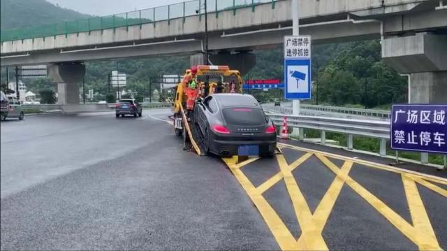 半岛晨报|男子借朋友保时捷上跨海大桥，被当场拘留！车主得知真相要崩溃了
