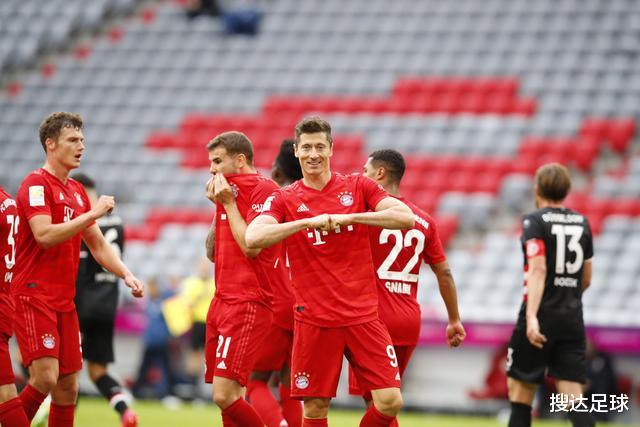 [杜塞尔多夫]5-0，毫无悬念！拜仁疯狂10连胜+10分领跑，00后新星再现炸裂表演